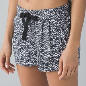 LULULEMON SPRING BREAK AWAY SHORT - NO DRAWSTRING (A)🛍️